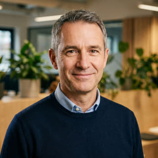 Directeur général de Lune Rendaure, James Mitchell